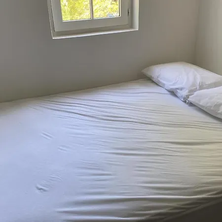 Lägenhet Nice Apartment With Balcony Near The Beaches Saint-Raphaël